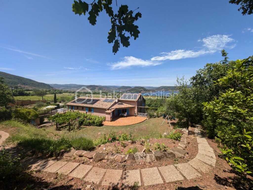 VILLA de 257 M² A LIAUSSON 34800 – 11 pièces – 8 chambres – 257 m²