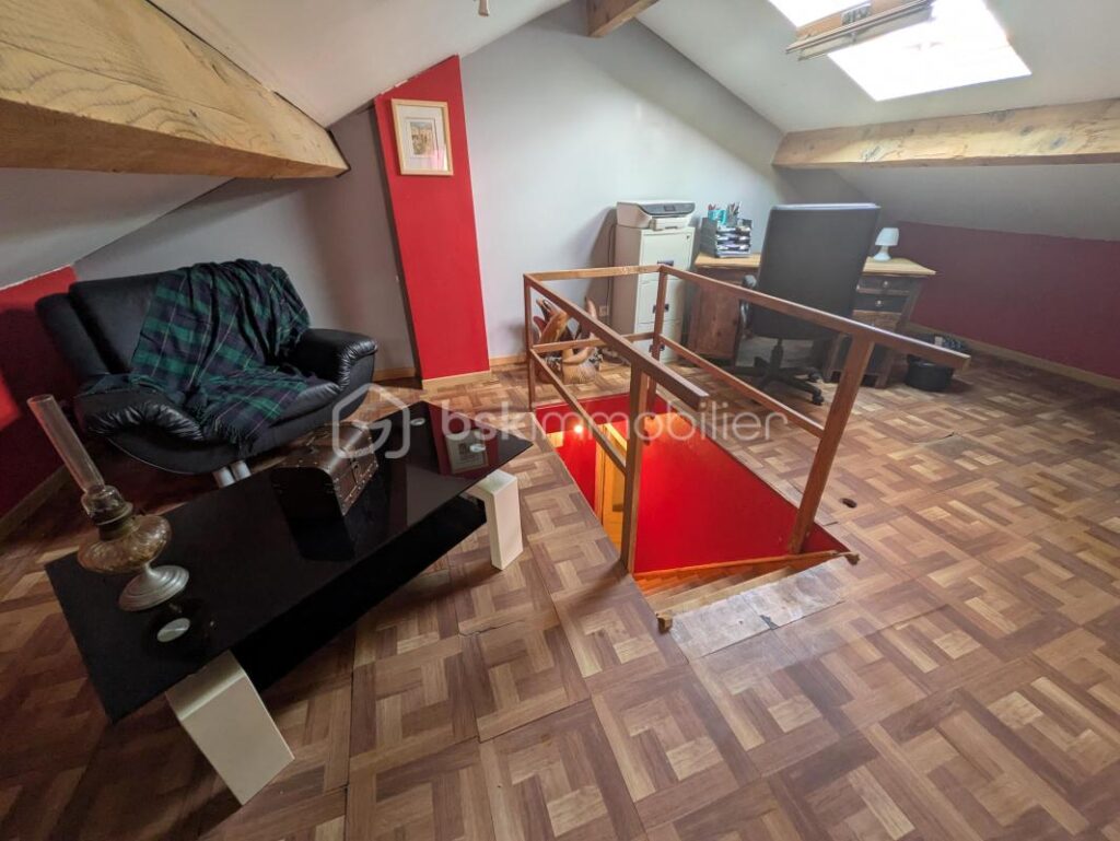 Maison individuelle dans petit village – 6 pièces – 4 chambres – 114 m²