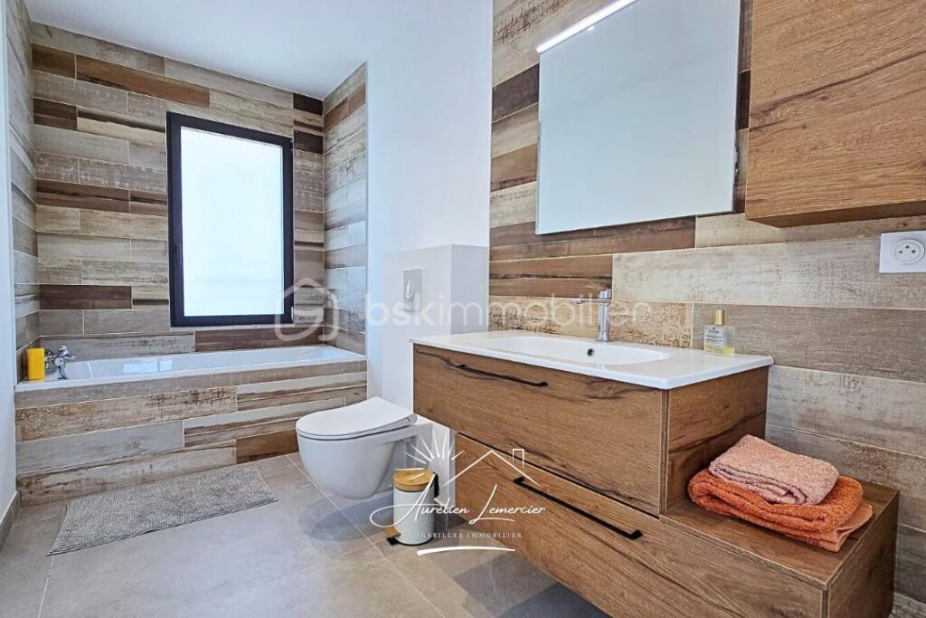 Villa 5 pièces 147m2 sur un terrain de 450m2 – Poulx – 5 pièces – 4 chambres – 147 m²