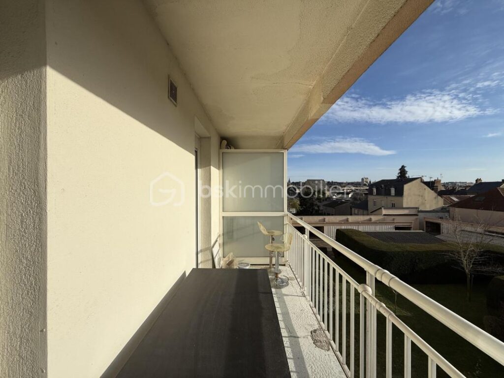 Appartement loué – Investissement locatif sécurisé – Proche université et centre-ville – Avec garage + cave – 2 pièces – 1 chambre – 36 m²