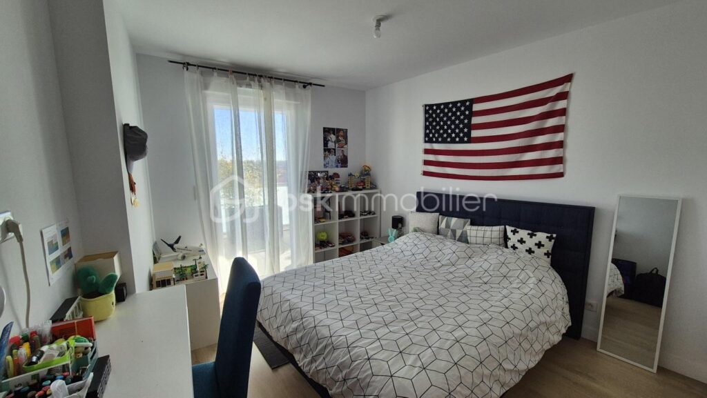 A VENDRE APPARTEMENT RECENT TRAVERSANT DE 122M² A CANET EN ROUSSILLON – COTE PORT – TERRASSES DE 100 M² – TROIS CHAMBRES – PARKING PRIVE – GARAGE INDIVIDUEL – CLIMATISATION GAINABLE – CUISINE D ETE – SPA – VUE DEGAGEE SUR LES ALBERES – 5 pièces – 3 chambres – 122 m²