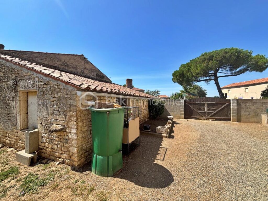 Maison authentique dans un village à caractère – 5 pièces – 3 chambres – 165 m²