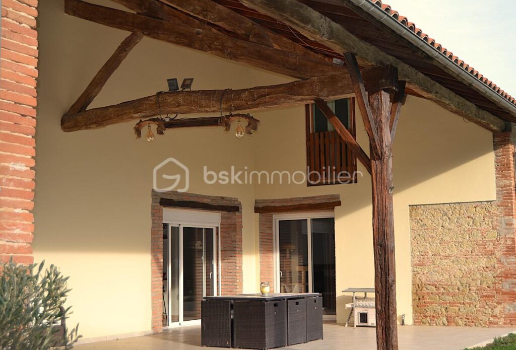 Longère de 275 m² avec dépendances et piscine – 7 pièces – 5 chambres – 275 m²