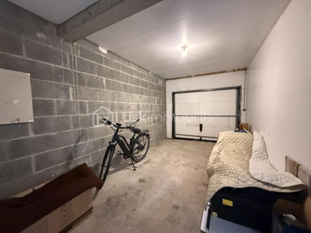 Maison familiale à 5 minutes de Pont-l’Évêque – Grand terrain de 3 900 m² et belle vue – 4 pièces – 3 chambres – 104 m²