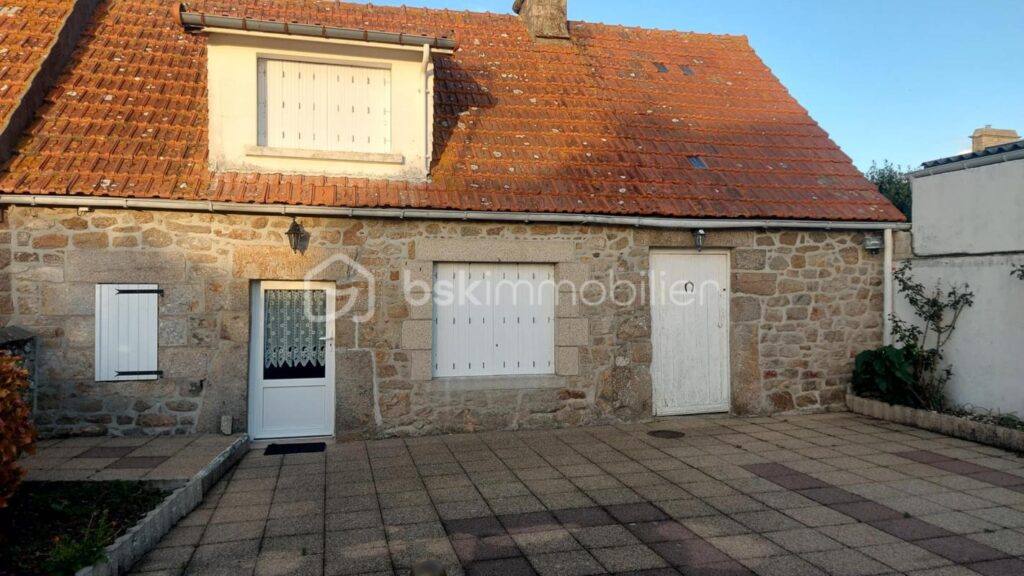 maison de village en pierre – 3 pièces – 2 chambres – 59 m²