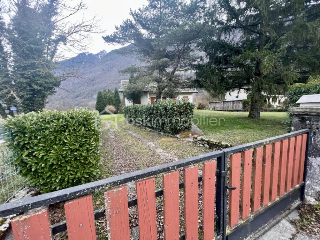 Maison de 100 m² sur terrain de 1500 m² – 4 pièces – 3 chambres – 100 m²