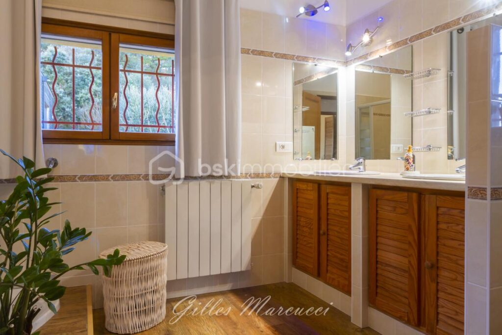 A la recherche d’une maison au calme et confortable ? – 5 pièces – 3 chambres – 174 m²