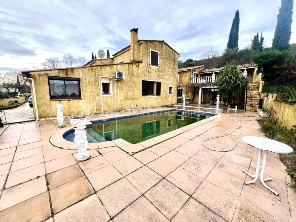 Draguignan – Villa – Studio indépendant – Piscine – Aucun vis à vis – 6 pièces – 4 chambres – 165 m²