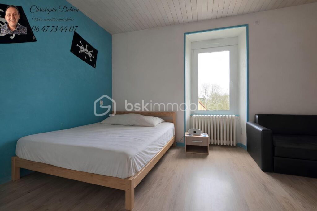 PAVILLON FAMILIAL 221 M² – 6 CHAMBRES – JARDIN CLOS & DÉPENDANCES – CENTRE DE CHAVAGNES-EN-PAILLERS – 10 pièces – 6 chambres – 221 m²