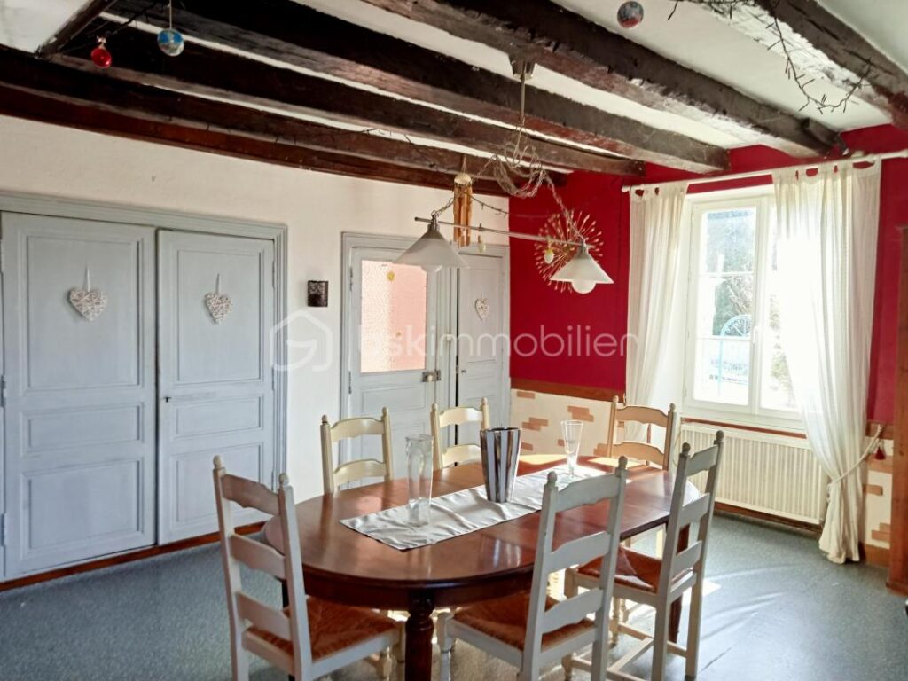 Maison de caractère à rénover – 8 pièces – 5 chambres – 189 m²