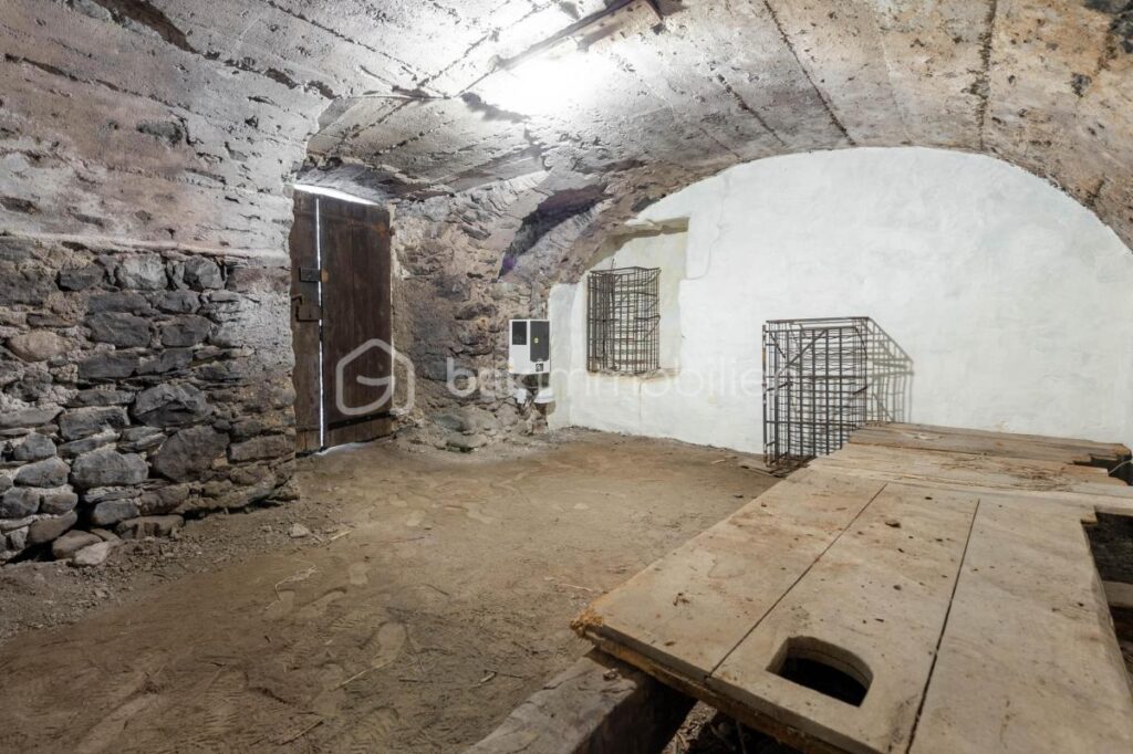 BATISSE DE CARACTERE DE 149 m² sur terrain de 1 850 m² – 5 pièces – 3 chambres – 116 m²