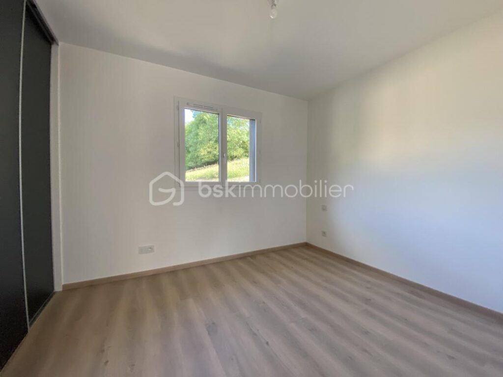 Magnifique maison 5 pièces sur 660 m² de terrain à l’entrée de Sillingy – 5 pièces – 4 chambres – 124 m²