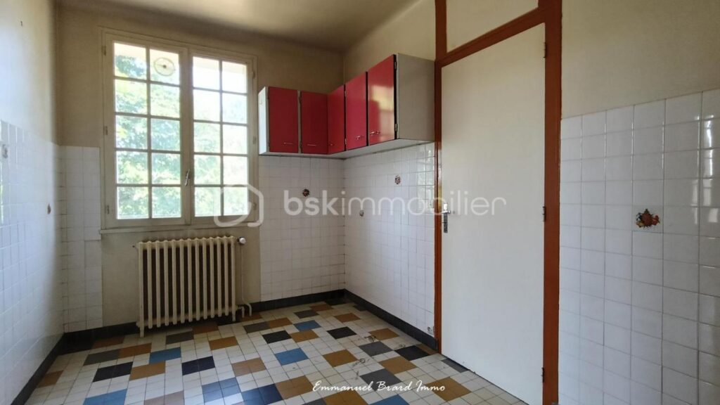 Maison de caractère avec fort potentiel – Montmorillon (86500) – 11 pièces – 5 chambres – 200 m²