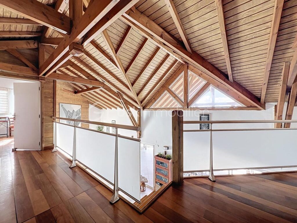 Ensemble immobilier villa et ses deux locatifs vue mer – 10 pièces – 7 chambres – 295 m²