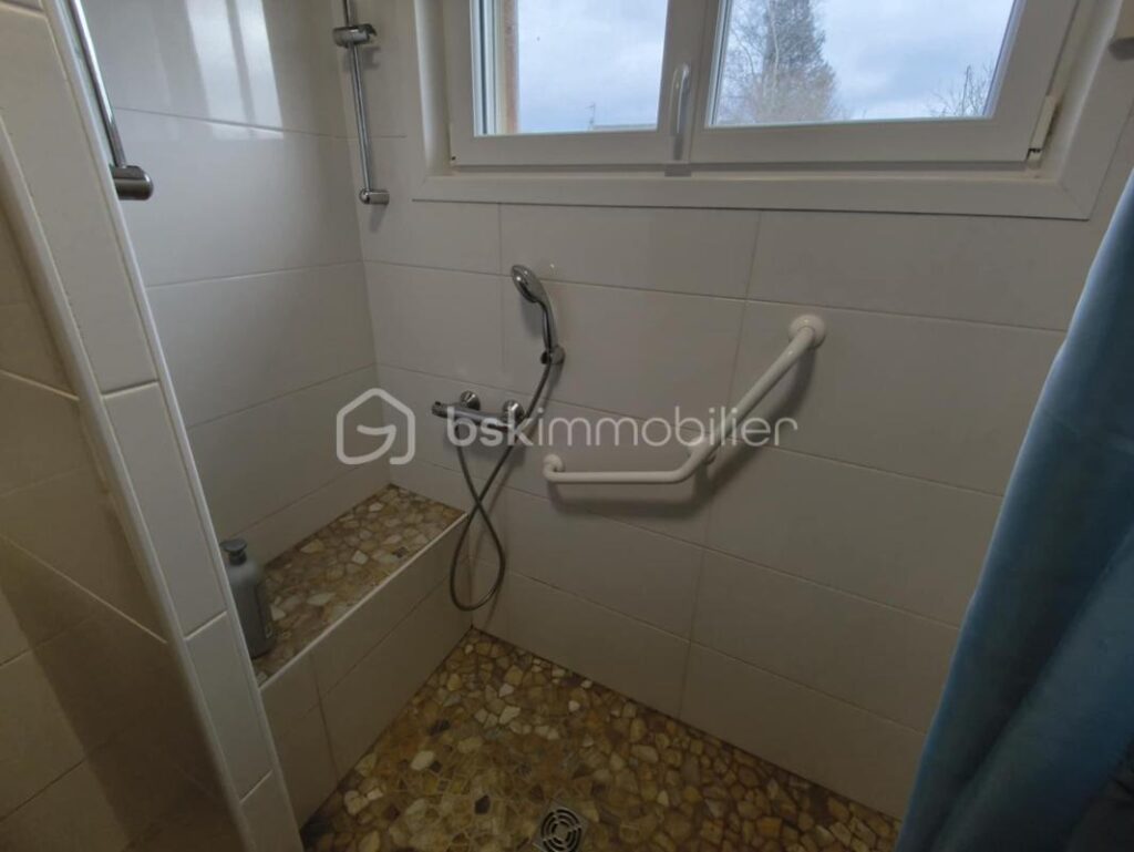 Charmant pavillon familial aux beaux volumes – 7 pièces – 4 chambres – 145 m²