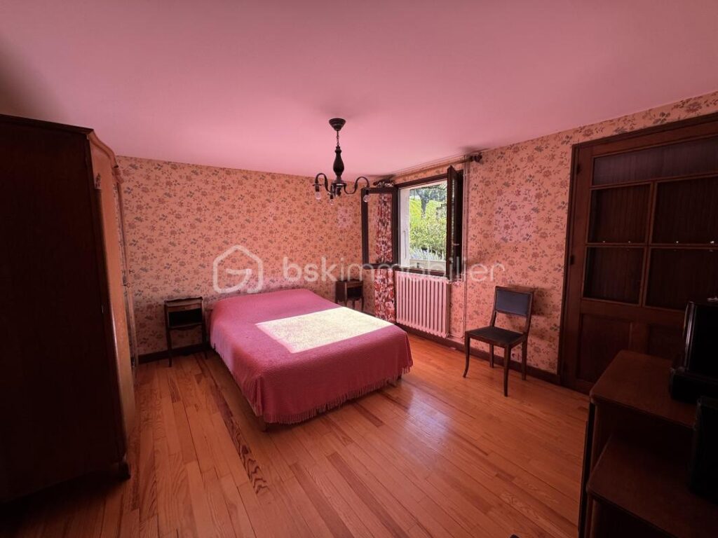 🏡 Saint-Nicolas-de-Macherin – Maison 7 pièces – 152 m² de tranquillité et de potentiel! – 6 pièces – 6 chambres – 152 m²