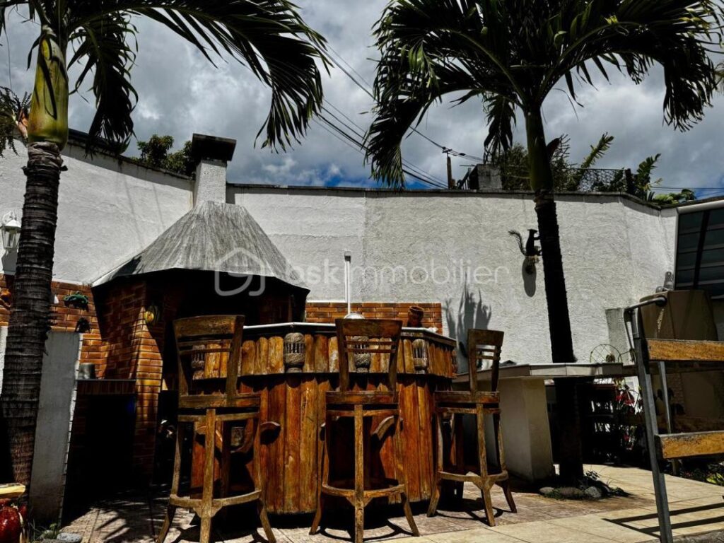 Maison spacieuse avec pergola et jacuzzi – 4 pièces – 3 chambres – 115 m²