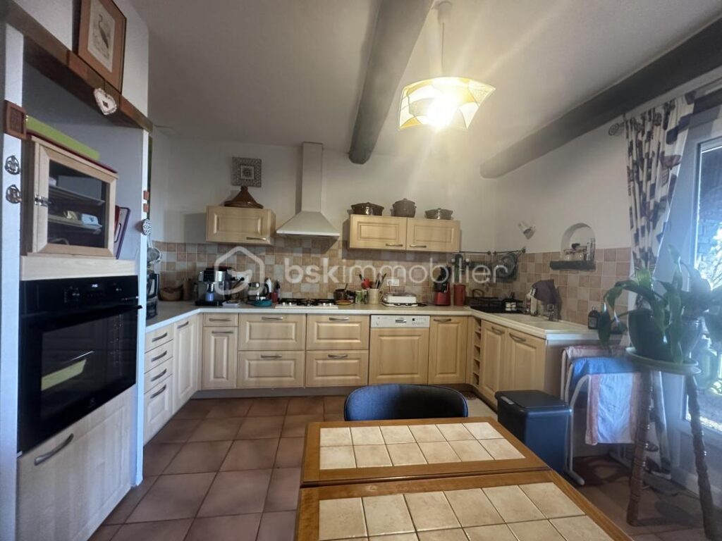 Découvrez la quiétude d’une villa spacieuse à Bagard à proximité de toutes commodités – 5 pièces – 3 chambres – 131 m²