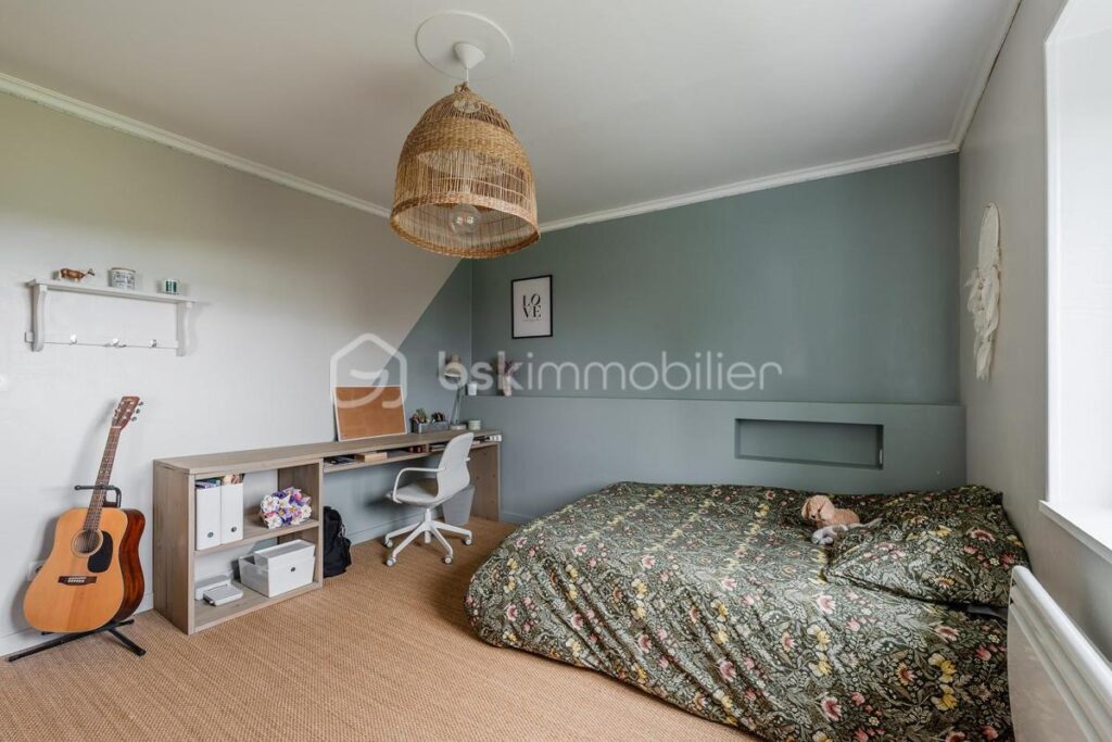 MAISON AVEC CHARME , POTENTIEL D’AGRANDISSEMENT ET DEPENDANCE AU CALME ET SANS VIS A VIS – 5 pièces – 3 chambres – 128 m²