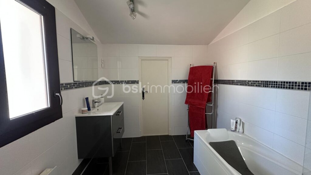 Villa 4 chambres – vue incroyable – 40 mn aéroport Carcassonne – au cœur des Corbières – 6 pièces – 4 chambres – 130 m²