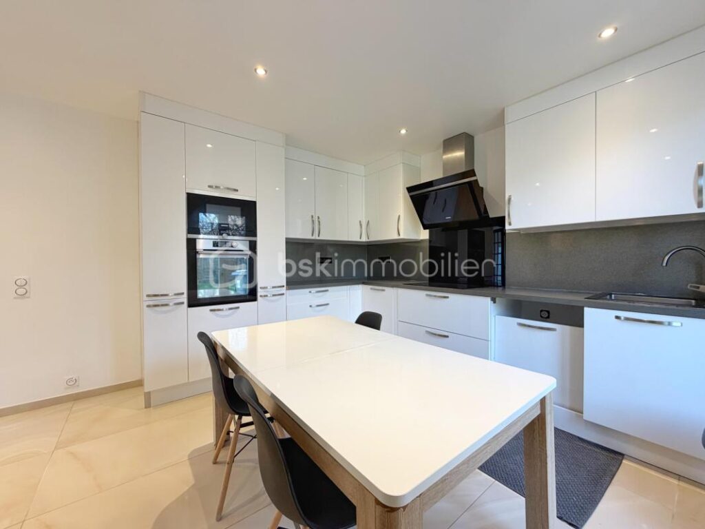 NOUVELLE PEPITE POUR POSER SES VALISES ! – 7 pièces – 4 chambres – 114 m²