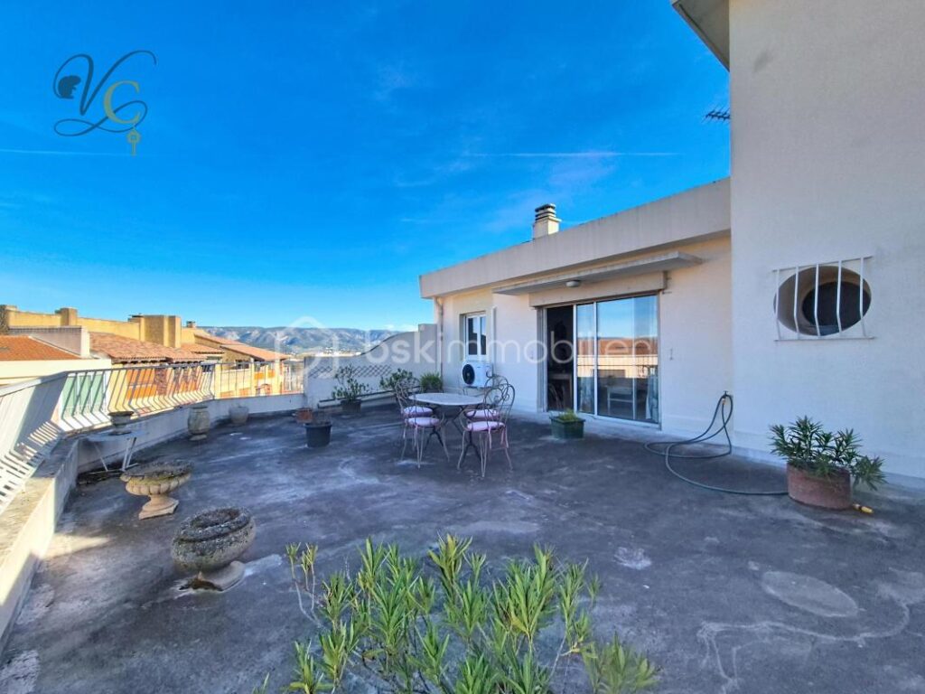 Appartement lumineux au dernier étage avec terrasse et parking sécurisé – 3 pièces – 2 chambres – 68 m²