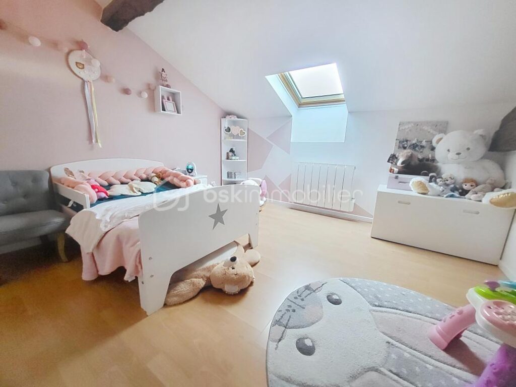 MAISON EN PIERRE- 4 CHAMBRES-JARDIN-PISCINE-GARAGE – 7 pièces – 4 chambres – 192 m²