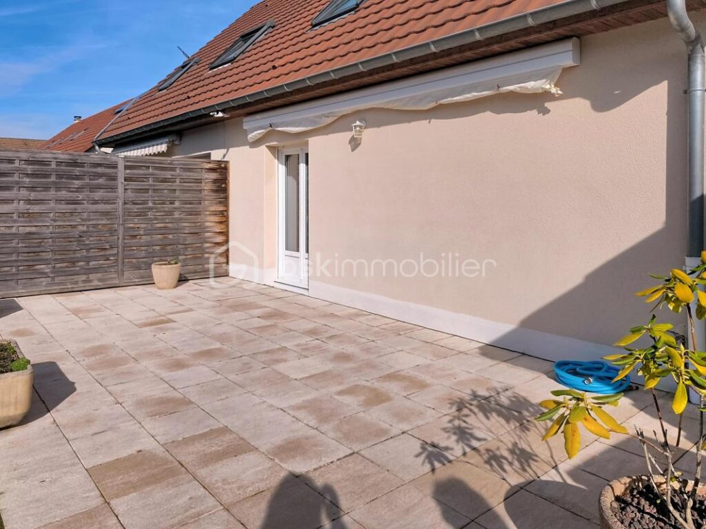 BELLE MAISON AVEC PISCINE PROCHE DE DIJON – 4 pièces – 3 chambres – 110 m²