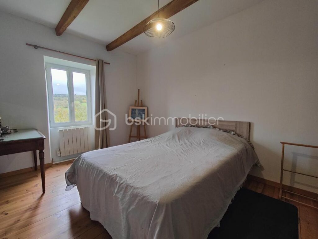 🏡 Maison de charme en pierre – 7 pièces – Vue exceptionnelle sur le Puy-de-Dôme – 7 pièces – 5 chambres – 150 m²