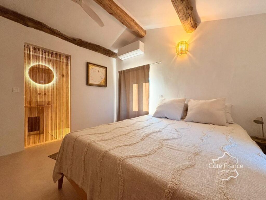 VILLA DE LUXE AVEC PISCINE ET VUE MAGNIFIQUE – 9 pièces – 6 chambres – 239 m²