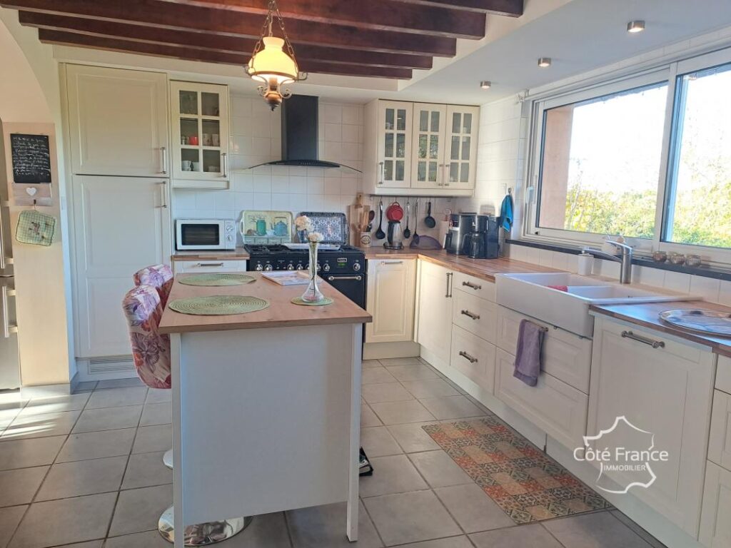 AISNE SAINT GOBERT Belle maison de campagne avec bar privé – 7 pièces – 3 chambres – 186 m²