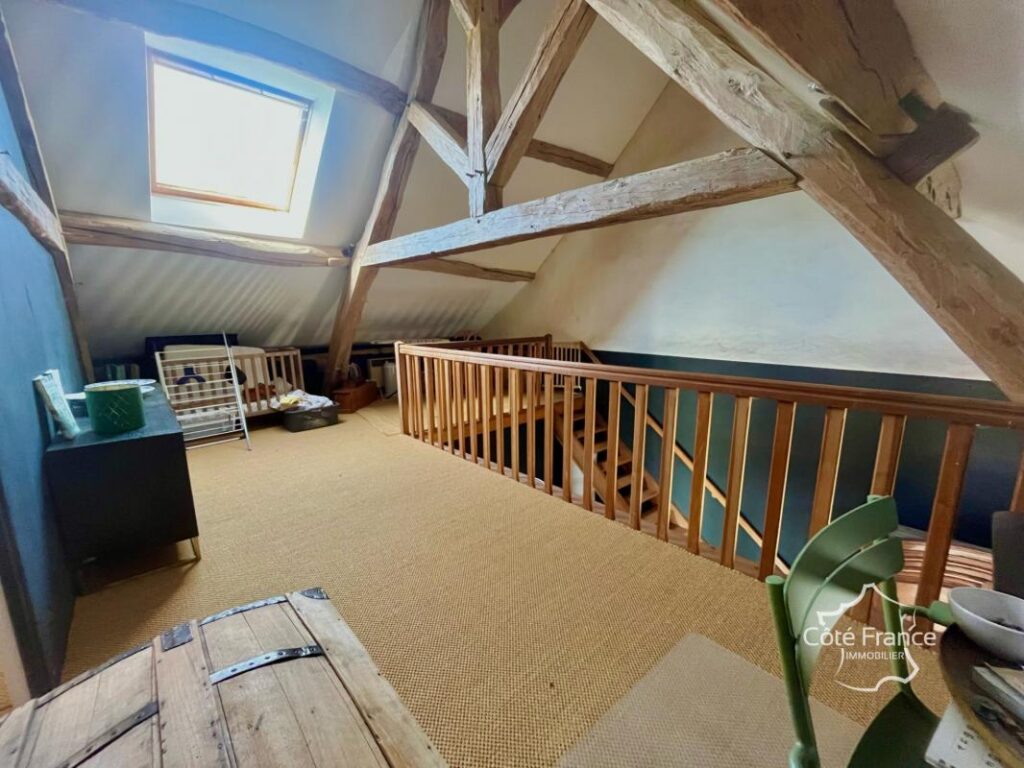 Demeure médiévale de charme avec vues imprenables au coeur de – 4 pièces – 2 chambres – 127 m²