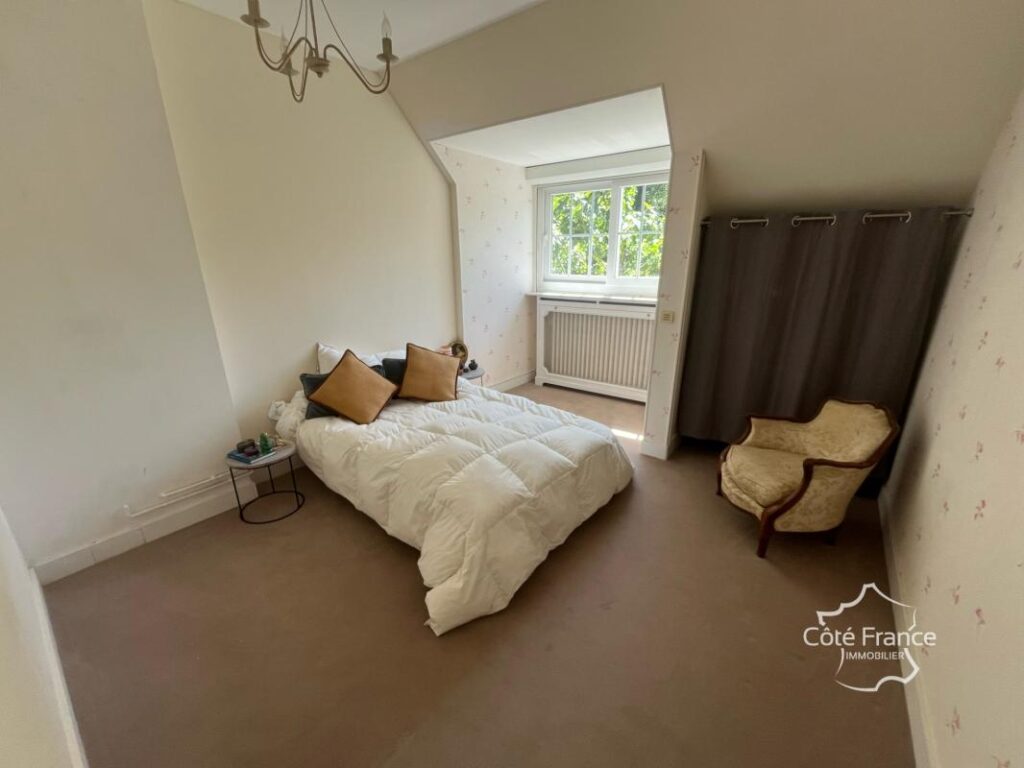 Élégante propriété familiale avec dépendance, terrain, pisci – 8 pièces – 5 chambres – 236 m²