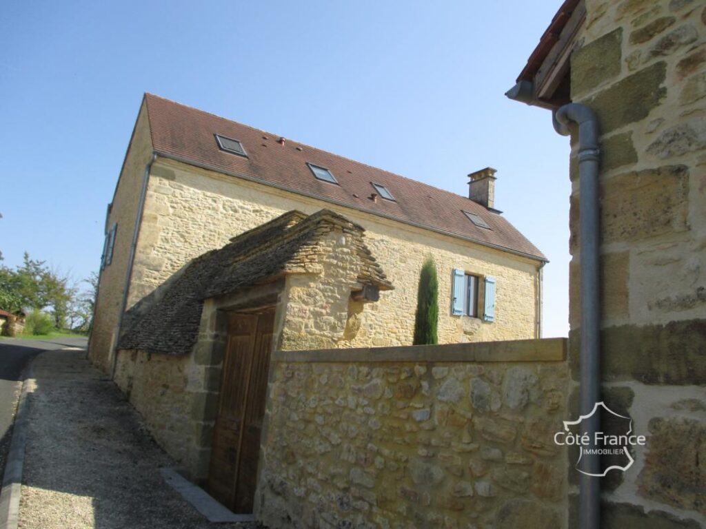 DORDOGNE-SARLAT LA CANEDA: ENSEMBLE IMMOBILIER DE GITES – NR pièces – 15 chambres – 720 m²