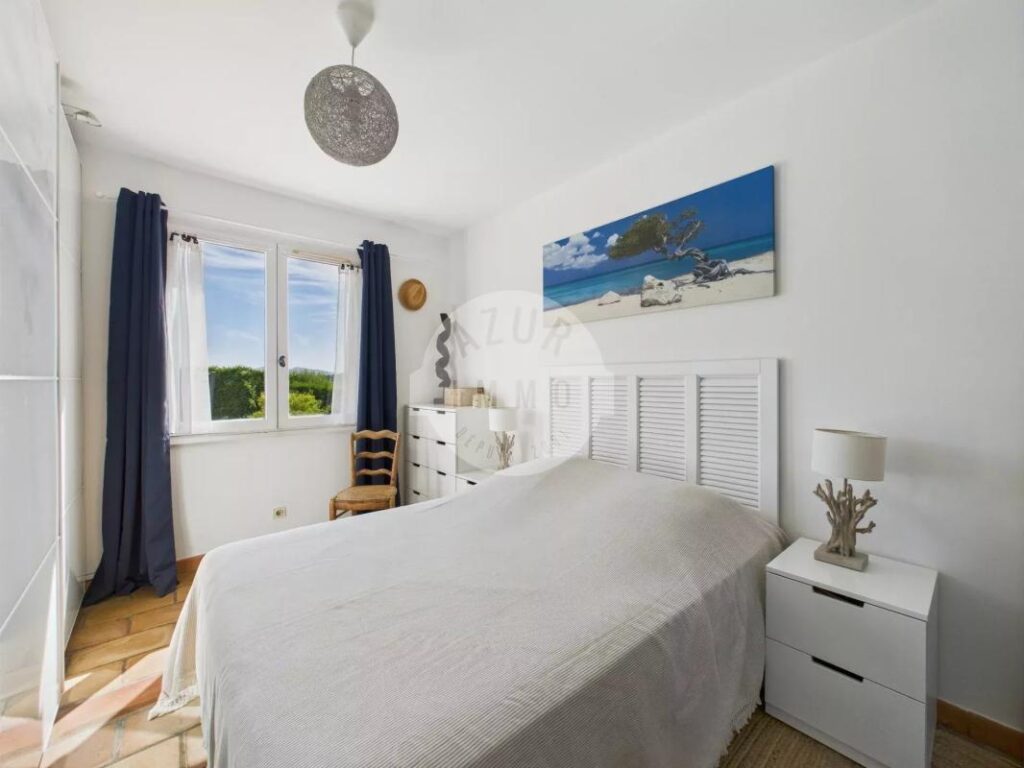 Maison de plain pied sur Roquevaire de 96m² sur 900m² de terrain avec piscine – 5 pièces – 3 chambres – 96 m²