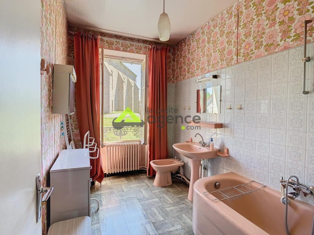 Maison de Village 9 pièces – 216 m2 – 9 pièces – 4 chambres – 216 m²