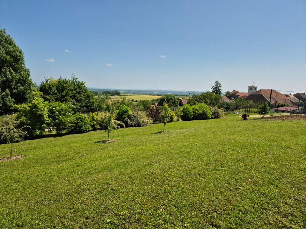 Maison Vauvillers 5 pièce(s) 163 m2 sur 43 ares de terrain – 5 pièces – 4 chambres – 163 m²