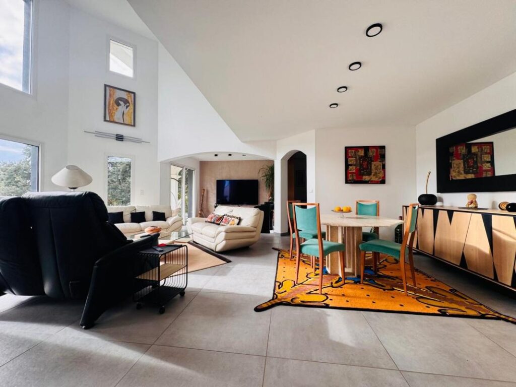 Maison à vendre Rochefort-du-Gard – 6 pièces – 4 chambres – 202 m²