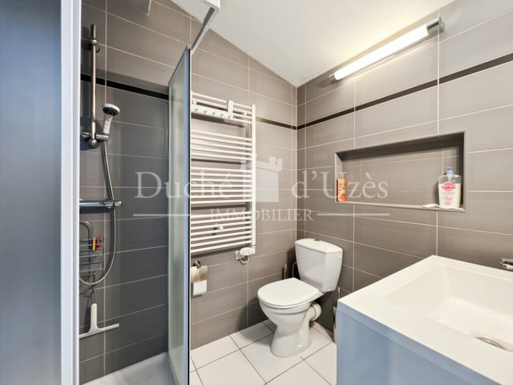 Maison – 8 pièces – 6 chambres – 180 m²