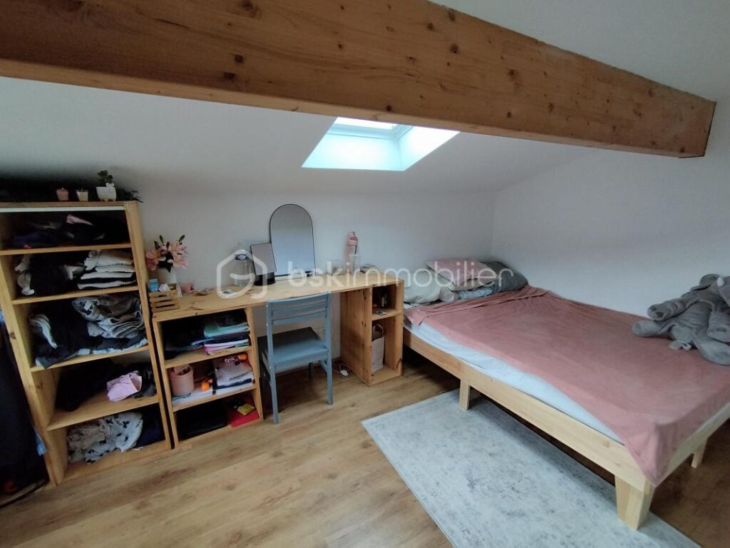 2 villas récentes sur 2 hectares de terrain – 10 pièces – 7 chambres – 305 m²