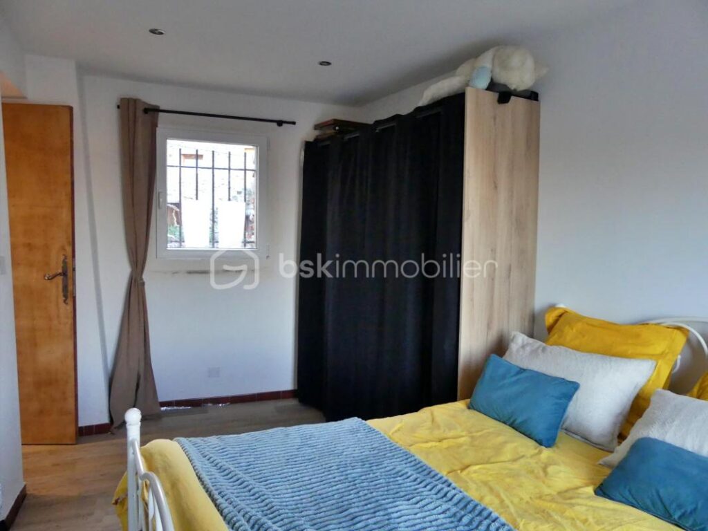 Maison de village en pierre entièrement rénovée – 3 pièces – 2 chambres – 90 m²