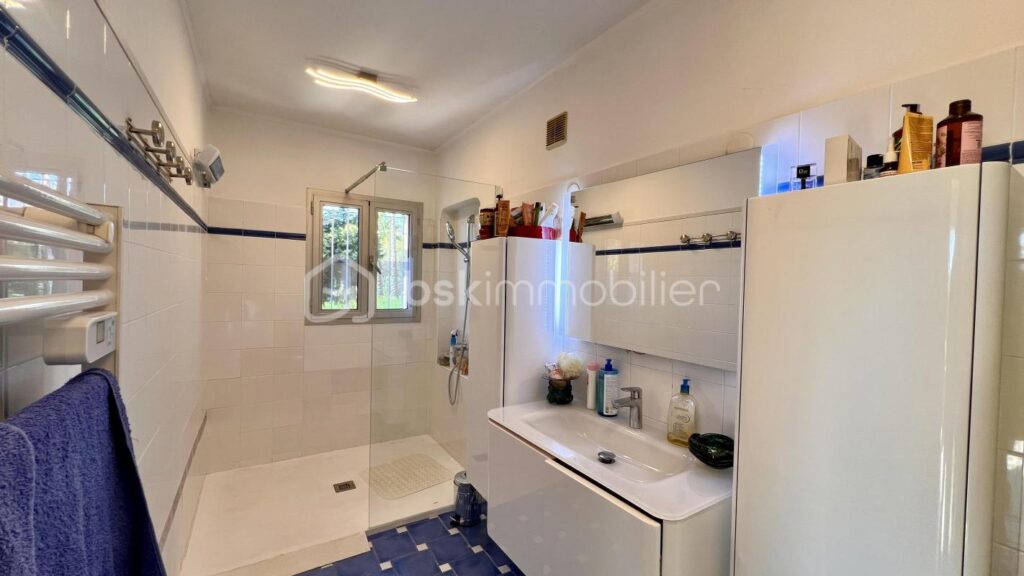 Villa 6 pièces, Piscine, Double garage, Calme, Quartier résidentiel – 6 pièces – 4 chambres – 150 m²