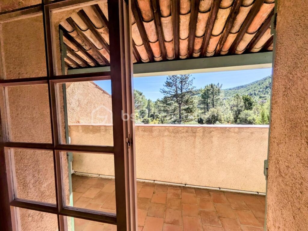 Maison d’architecte de 208m2 au calme sur terrain clos et sécurisé – 6 pièces – 4 chambres – 208 m²