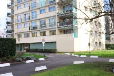 APPARTEMENT AGREABLE ET LUMINEUX ( 4 pièces 86m² ) avec 3 chambres et box – 4 pièces – 3 chambres – 86 m²