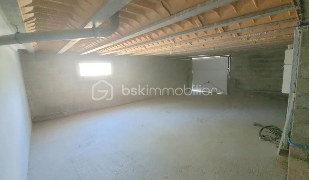 VILLA NEUVE PLAIN PIED, GRAND GARAGE ET VUE MAGNIFIQUE – 5 pièces – 3 chambres – 100 m²