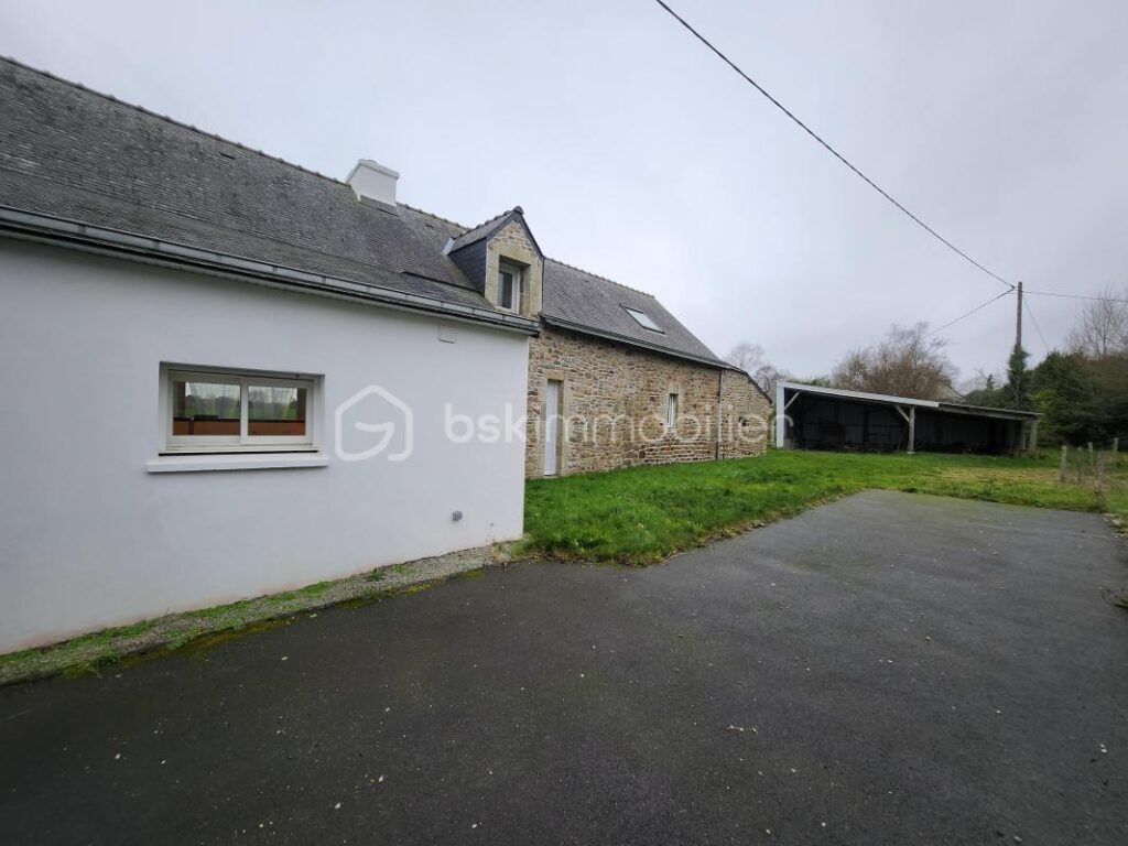 Longère en pierres de 6 pièces de 160 M2 à GRAND-CHAMP – 6 pièces – 4 chambres – 160 m²