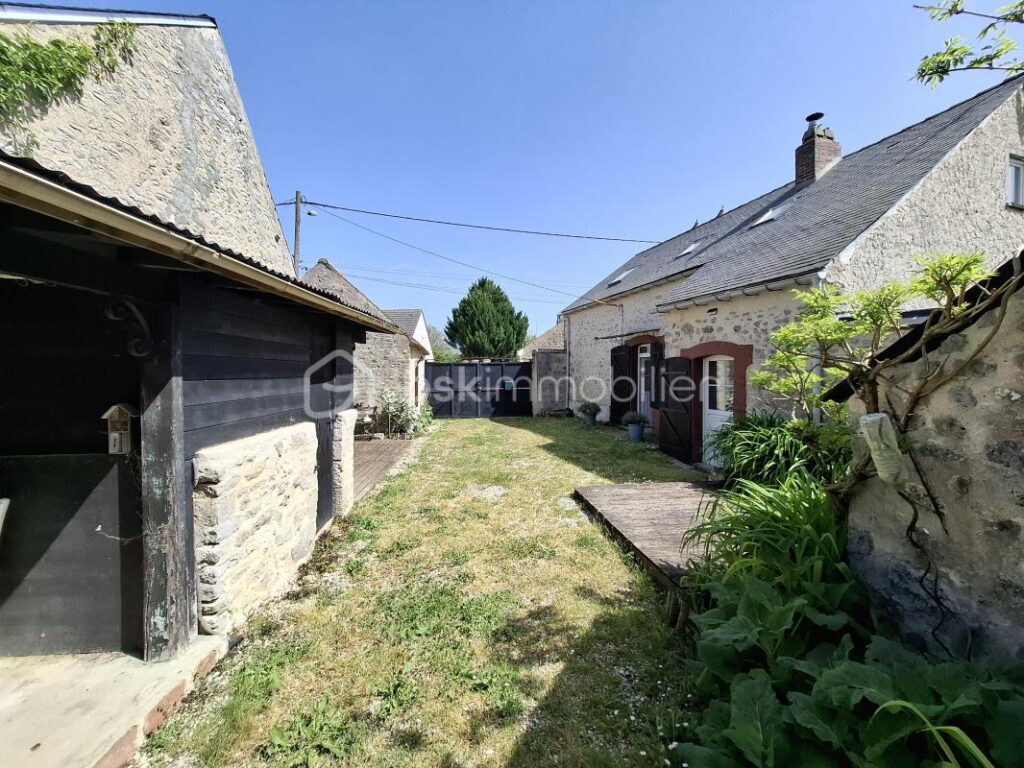 COUP DE COEUR POUR CETTE BELLE LONGERE – 4 pièces – 2 chambres – 85 m²