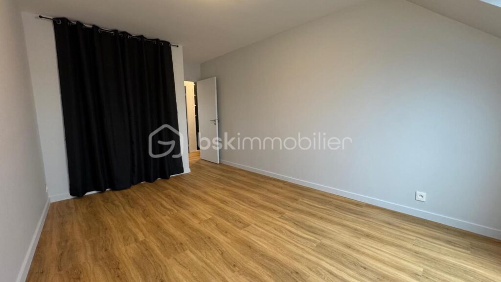 Très bel appartement T4 – 90 m² – Entièrement refait à neuf – Parking privé – PACÉ – 4 pièces – 3 chambres – 90 m²
