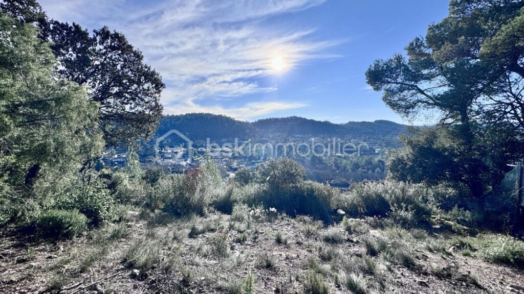 ACHAT Maison avec vue dégagée, 3 chambres + dépendance et grand terrain – Le Val – 6 pièces – 3 chambres – 97 m²