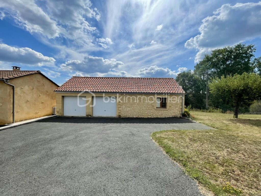 Plain-pied avec vue dégagée – À 6 minutes de Sarlat-la-Canéda – 5 pièces – 3 chambres – 122 m²